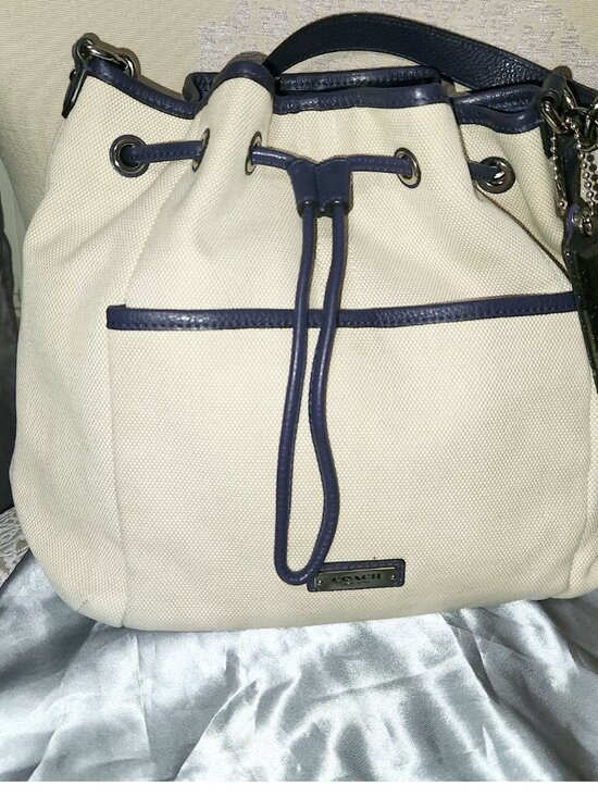 Coach - Picture 6 of 15